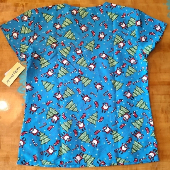 Women's Size XL Scrub Top by Gabby Brooke Christmas Santa pattern V-neck NWT - Picture 5 of 5